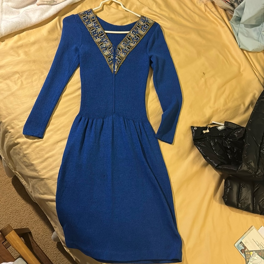 Vintage Couture Pat Sandler for Wellmore dress. It has two slightly hole.